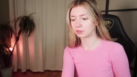 Snapshot of lettablush chatting on January 23, 7:07 pm letta online show from January 23, 7:07 pm