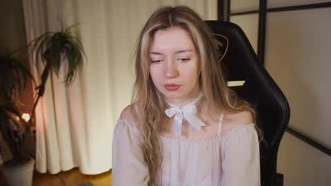 Snapshot of lettablush chatting on January 24, 12:41 pm letta online show from January 24, 12:41 pm