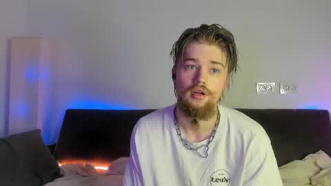 Snapshot of lev_miller chatting on March 4, 2:39 am lev_miller online show from March 4, 2:39 am