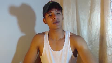 Snapshot of lewis_ly chatting on February 27, 3:34 pm i am lewis ly EDUARDO MEMDOZA15 online show from February 27, 3:34 pm