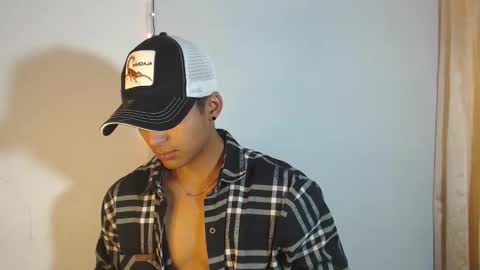 Snapshot of lewis_ly chatting on March 2, 2:13 pm i am lewis ly EDUARDO MEMDOZA15 online show from March 2, 2:13 pm