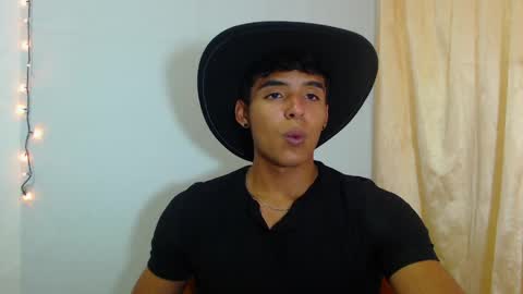 Snapshot of lewis_ly chatting on April 12, 6:13 pm i am lewis ly EDUARDO MEMDOZA15 online show from April 12, 6:13 pm