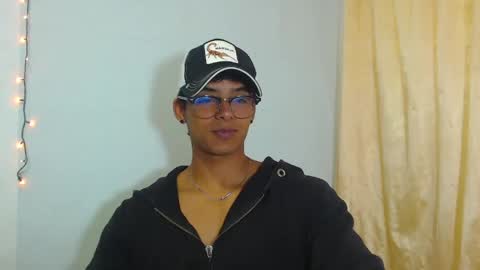 Snapshot of lewis_ly chatting on April 18, 5:28 pm i am lewis ly EDUARDO MEMDOZA15 online show from April 18, 5:28 pm