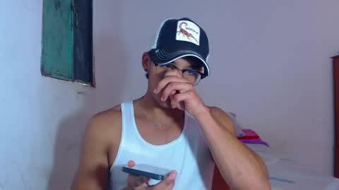 Snapshot of lewis_ly chatting on April 23, 6:54 pm i am lewis ly EDUARDO MEMDOZA15 online show from April 23, 6:54 pm