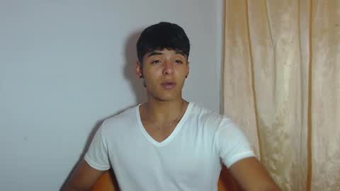 Snapshot of lewis_ly chatting on April 24, 7:05 pm i am lewis ly EDUARDO MEMDOZA15 online show from April 24, 7:05 pm