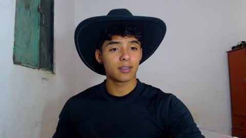Snapshot of lewis_ly chatting on April 27, 5:22 pm i am lewis ly EDUARDO MEMDOZA15 online show from April 27, 5:22 pm