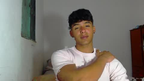 Snapshot of lewis_ly chatting on May 4, 4:14 pm i am lewis ly EDUARDO MEMDOZA15 online show from May 4, 4:14 pm