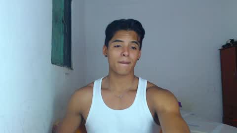 Snapshot of lewis_ly chatting on May 26, 7:43 pm i am lewis ly EDUARDO MEMDOZA15 online show from May 26, 7:43 pm