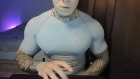 Snapshot of lewis_muscleee chatting on March 20, 4:23 pm blablablack online show from March 20, 4:23 pm