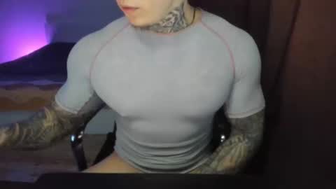 Snapshot of lewis_muscleee chatting on April 2, 5:10 pm blablablack online show from April 2, 5:10 pm