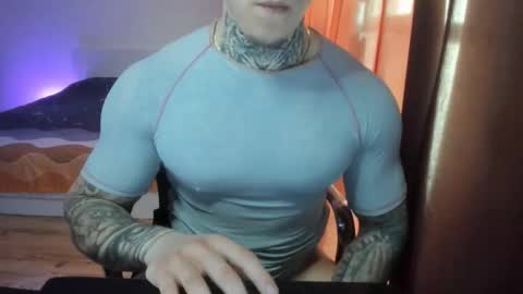 Snapshot of lewis_muscleee chatting on April 13, 1:27 pm blablablack online show from April 13, 1:27 pm