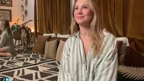 Snapshot of lexi_luv chatting on February 15, 7:51 am Lexi online show from February 15, 7:51 am