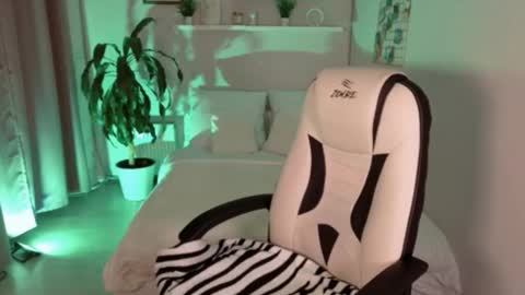 Lexy - Follow me online show from September 17, 6:59 am