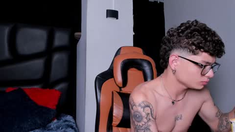 Snapshot of lexie_n_nate chatting on January 22, 5:26 am Lixie And Nte online show from January 22, 5:26 am