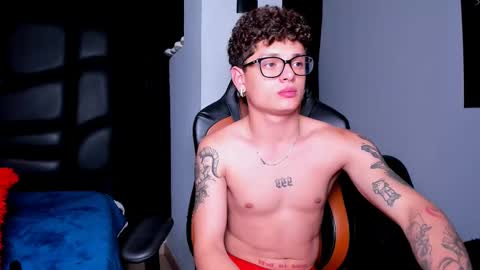 Snapshot of lexie_n_nate chatting on February 18, 3:10 am Lixie And Nte online show from February 18, 3:10 am