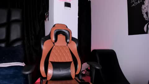 Snapshot of lexie_n_nate chatting on March 1, 5:42 am Lixie And Nte online show from March 1, 5:42 am