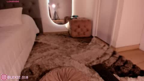 LEXIE online show from March 7, 11:35 pm