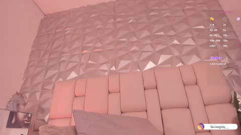 Snapshot of lexiee_grey_ chatting on January 28, 3:14 pm Lexie online show from January 28, 3:14 pm