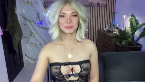 lexiesmith_ online show from October 23, 12:43 am