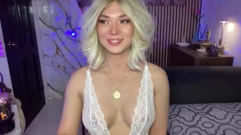 lexiesmith_ online show from December 5, 1:14 am