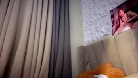 Snapshot of lexisdior chatting on October 26, 7:20 pm Naturaly Born Goddess Ms. kendall online show from October 26, 7:20 pm