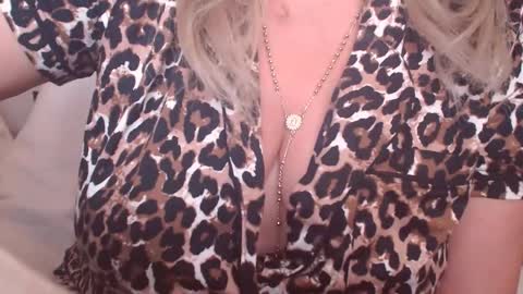 Hannah online show from October 1, 8:59 pm