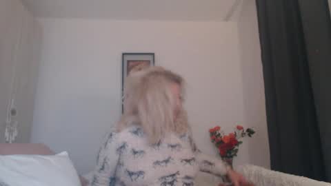 Hannah online show from February 8, 1:20 am