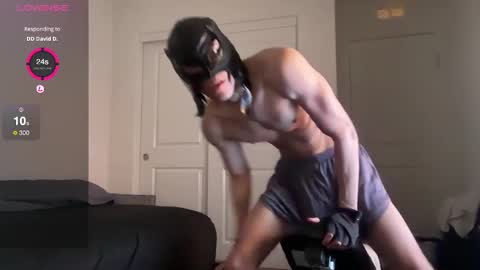 Snapshot of lexxxcazzo chatting on February 11, 6:19 am Dromaeosaurex online show from February 11, 6:19 am