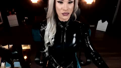 Snapshot of lexxymiss chatting on February 9, 6:05 pm eva lexy you may call me Miss online show from February 9, 6:05 pm