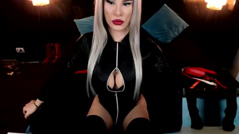 Snapshot of lexxymiss chatting on February 17, 11:23 am eva lexy you may call me Miss online show from February 17, 11:23 am