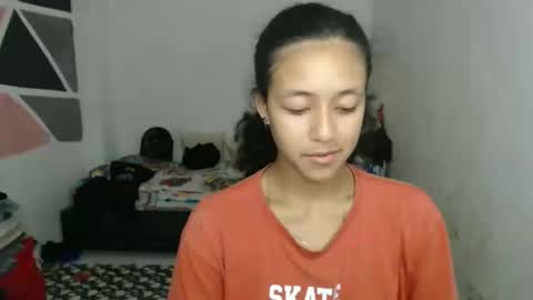 Snapshot of ley_blus1 chatting on December 10, 5:39 am lolita online show from December 10, 5:39 am