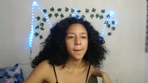 Snapshot of ley_blus1 chatting on January 4, 4:23 am lolita online show from January 4, 4:23 am