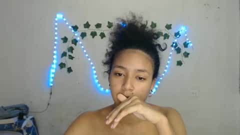 Snapshot of ley_blus1 chatting on January 8, 4:33 pm lolita online show from January 8, 4:33 pm