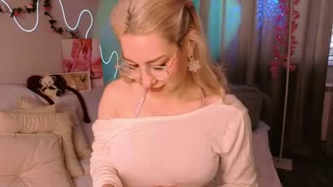 Snapshot of leyalayla chatting on July 3, 3:13 am Lily online show from July 3, 3:13 am