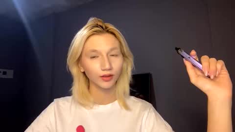 Leya online show from December 3, 6:50 pm