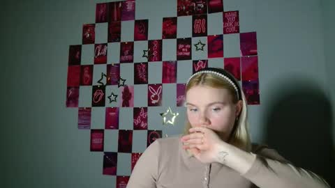 Snapshot of leyla_le chatting on November 7, 7:52 am Leyla online show from November 7, 7:52 am