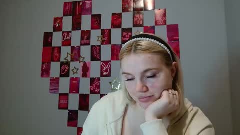 Snapshot of leyla_le chatting on November 10, 7:07 am Leyla online show from November 10, 7:07 am