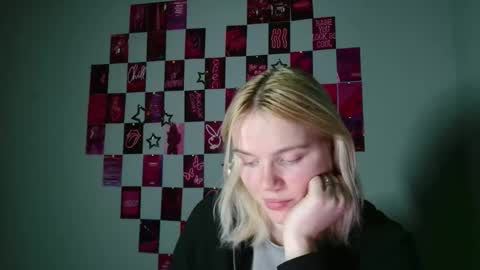 Snapshot of leyla_le chatting on November 12, 7:09 am Leyla online show from November 12, 7:09 am