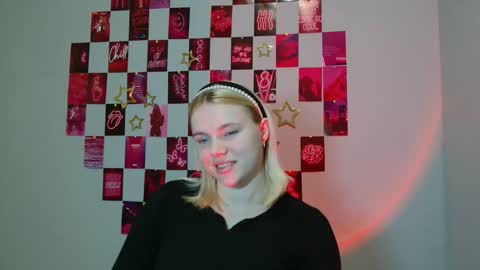 Snapshot of leyla_le chatting on November 18, 9:36 am Leyla online show from November 18, 9:36 am