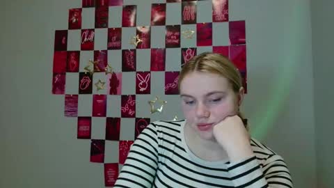 Snapshot of leyla_le chatting on November 20, 7:08 am Leyla online show from November 20, 7:08 am