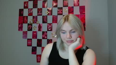 Snapshot of leyla_le chatting on November 25, 7:08 am Leyla online show from November 25, 7:08 am