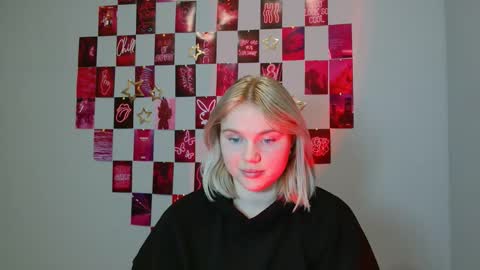 Snapshot of leyla_le chatting on November 26, 7:09 am Leyla online show from November 26, 7:09 am