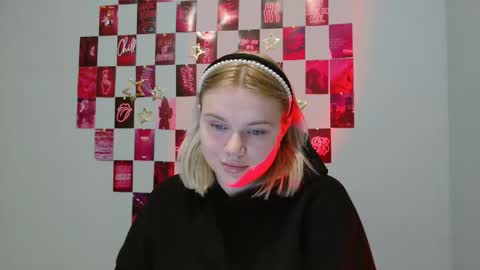 Snapshot of leyla_le chatting on November 27, 7:32 am Leyla online show from November 27, 7:32 am