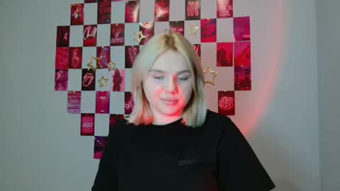 Snapshot of leyla_le chatting on December 3, 7:38 am Leyla online show from December 3, 7:38 am