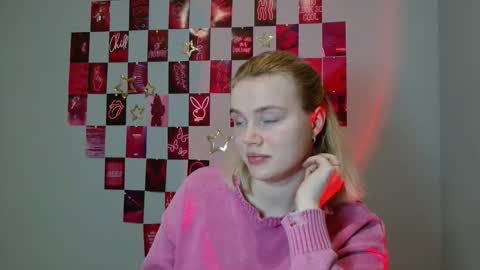 Snapshot of leyla_le chatting on December 4, 7:39 am Leyla online show from December 4, 7:39 am