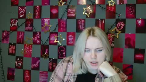 Snapshot of leyla_le chatting on December 16, 7:13 am Leyla online show from December 16, 7:13 am