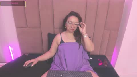 Leyla smithh online show from September 15, 12:49 pm
