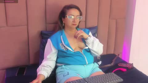 Leyla smithh online show from September 18, 12:29 pm