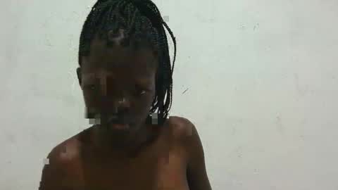 Snapshot of leylani69 chatting on May 18, 6:47 pm laylani69 online show from May 18, 6:47 pm