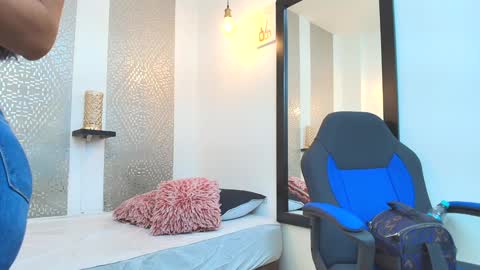 leyli_ass online show from February 26, 1:00 am